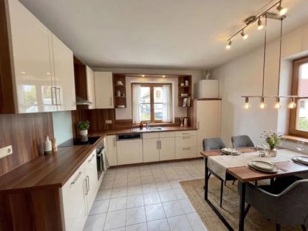 Immobilie in Pürgen - GEMÜTLICHE - IDYLLISCHE - 2 ZIMMER - GARTEN/TERRASSEN - WOHNUNG mit EBK+KFZ-PLÄTZEN! - Bild 2