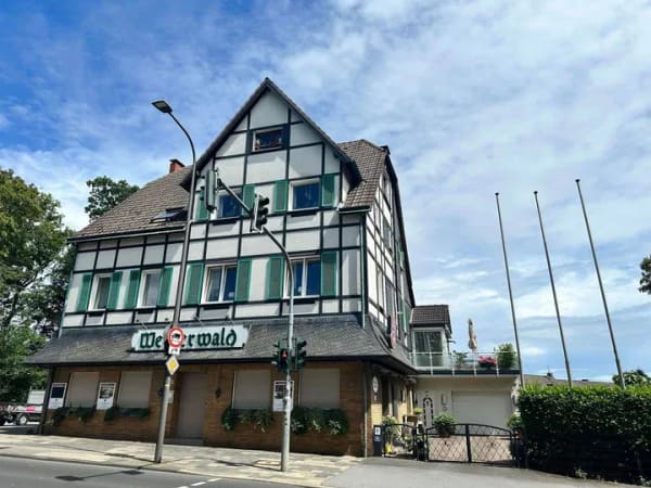 Immobilie in Heiligenhaus - Mehrfamilienhaus mit 4 Wohnungen und einer Gaststätte als Gewerbeeinheit! - Bild 2