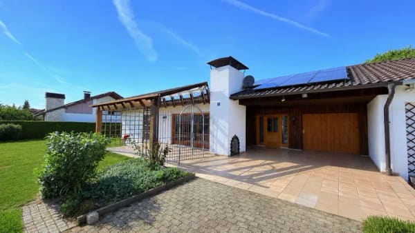 Immobilie in Winhöring - ... AIGNER – stilvoller Bungalow mit genehmigter Erweiterungsoption in gewachsenem Umfeld ... - Bild 1