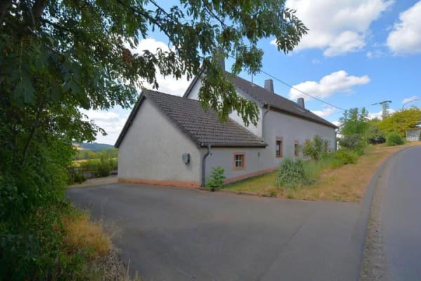 Immobilie in Üttfeld - Ruhig gelegenes, freistehendes Wohnhaus mit Garage, Gartenhaus, Stall und schöner Aussicht in Üttfeld-Binscheid - Bild 4