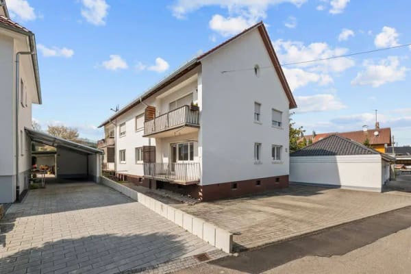 Immobilie in Kappelrodeck - Wohnen in zentraler Lage Gut geschnittene 4-Zimmer-ETW mit Balkon und PKW-Stellplatz - Bild 0
