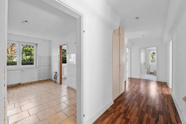Immobilie in Kappelrodeck - Wohnen in zentraler Lage Gut geschnittene 4-Zimmer-ETW mit Balkon und PKW-Stellplatz - Bild 1