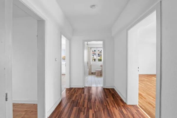 Immobilie in Kappelrodeck - Wohnen in zentraler Lage Gut geschnittene 4-Zimmer-ETW mit Balkon und PKW-Stellplatz - Bild 2