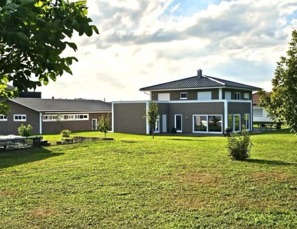 Immobilie in Orsingen-Nenzingen - Traumobjekt für Unternehmer & Familien - Haus inklusive Gewerbehalle - Bild 0
