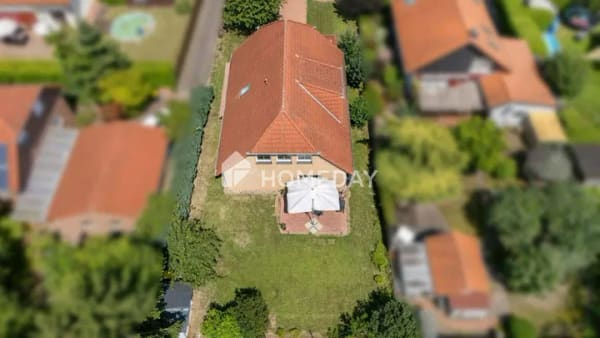Immobilie in Algermissen - Familienidyll mit viel Platz - Gepflegtes EFH auf 635 m² Grundstück mit Sonnenterrasse - Bild 2