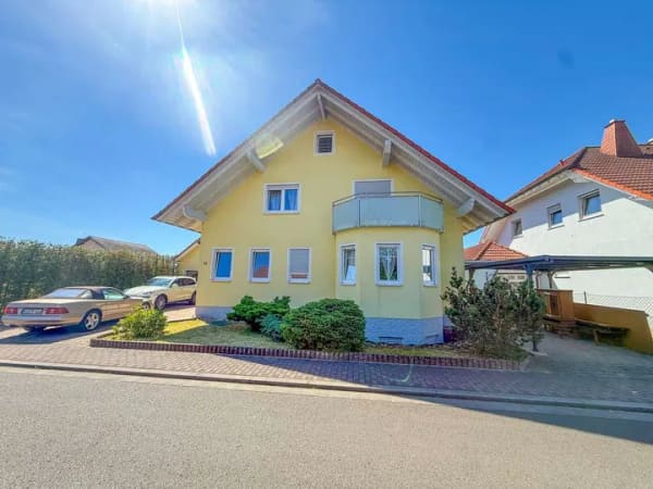 Immobilie in Hütschenhausen - Sofort bezugsfrei: Exklusives Einfamilienhaus mit Einliegerwohnung in Top-Lage - Bild 2