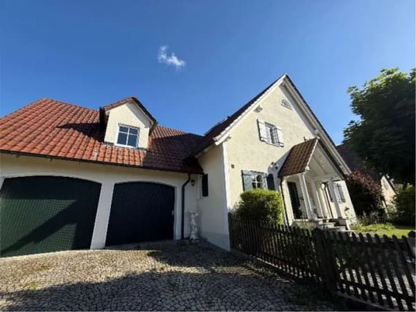 Immobilie in Biberbach - Viel Platz für Ihre Pläne: Großzügiges Schmuckstück in Biberbach - Bild 3