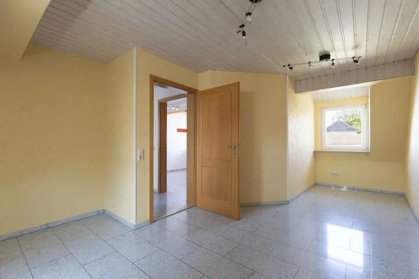 Immobilie in Mühlacker - Einfamilienhaus mit zahlreichen Gestaltungsmöglichkeiten in Lienzingen - Bild 3