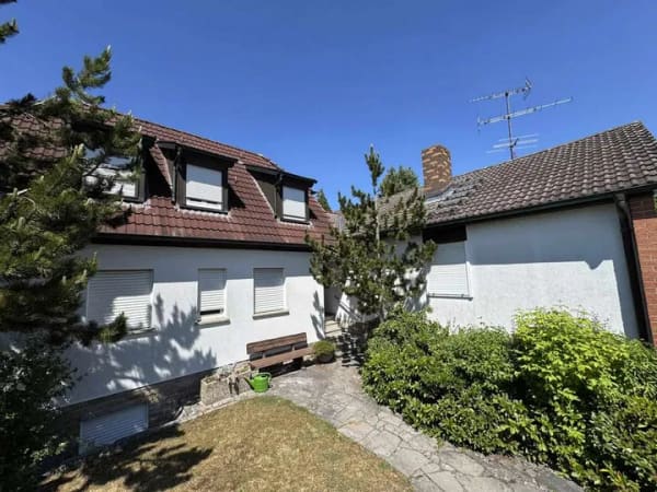 Immobilie in Marktsteft - Einfamilienhaus mit Einliegerwohnung, Anbau und großem Grundstück - Bild 0