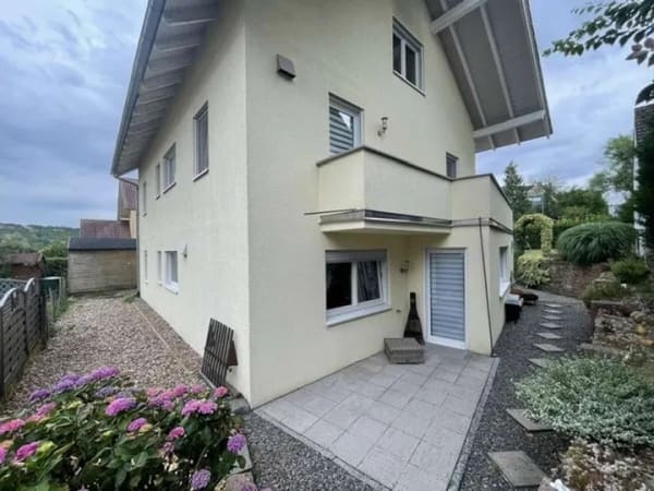 Immobilie in Obrigheim - Empfehlenswerte Wohlfühlimmobilie mit Garten, Garage und Carport - Bild 2