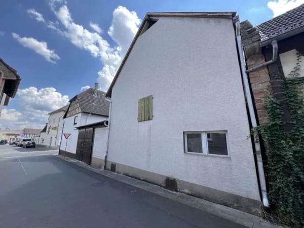 Immobilie in Schaafheim - Zentral gelegenes Einfamilienhaus mit Innenhof und Nebengebäuden - Bild 2