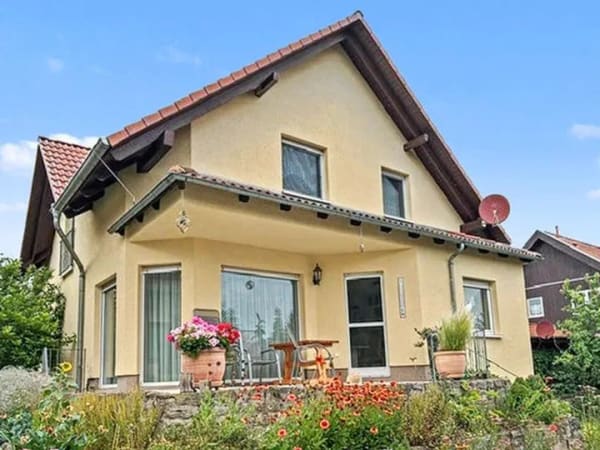Immobilie in Hecklingen - Einziehen und Wohlfühlen: Modernisiertes Einfamilienhaus mit ca. 178 m² Wohnfläche in Hecklingen - Bild 2