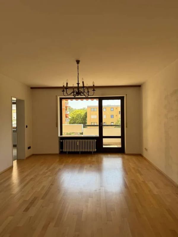 Immobilie in Dachau - Großzügige 4-Zimmer-Wohnung im Erbbaurecht mit zwei Balkonen und eigenem Tiefgaragenstellplatz - Bild 1