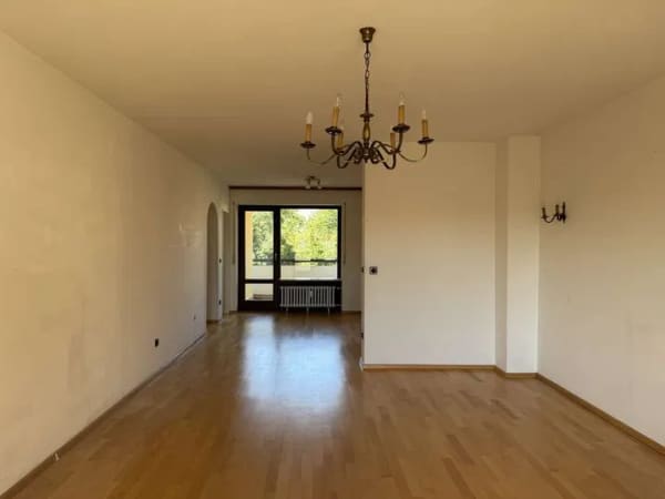 Immobilie in Dachau - Großzügige 4-Zimmer-Wohnung im Erbbaurecht mit zwei Balkonen und eigenem Tiefgaragenstellplatz - Bild 2
