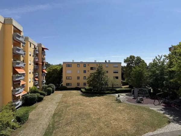 Immobilie in Dachau - Großzügige 4-Zimmer-Wohnung im Erbbaurecht mit zwei Balkonen und eigenem Tiefgaragenstellplatz - Bild 4