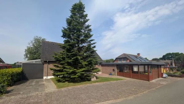 Immobilie in Niesgrau - Voll unterkellertes Einfamilienhaus mit separater Einliegerwohnung im Dachgeschoss  - Bild 1