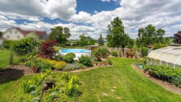 Immobilie in Hilzingen - Charmantes Reihenendhaus mit großzügigem Garten und Pool – Ihr Ruhepol in Weiterdingen - Bild 1