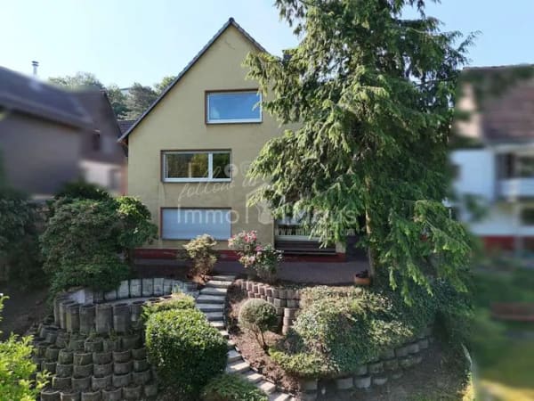 Immobilie in Werdohl - Ein Haus voller Möglichkeiten – stilvolles Einfamilienhaus mit ca. 230 m² Wohnfläche - Bild 1