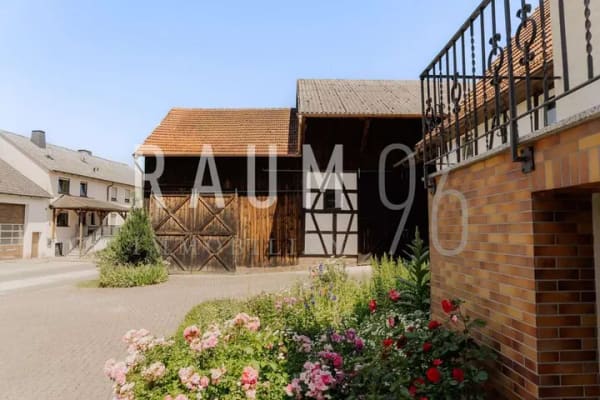 Immobilie in Bad Staffelstein - Historisches Hofanwesen mit zwei Scheunen, Charme und vielseitigen Nutzungsmöglichkeiten - Bild 2