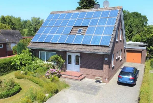 Immobilie in Papenburg - gepflegtes Einfamilienhaus mit PV-Anlage
in Kanallage auf großem Grundstück - Bild 0