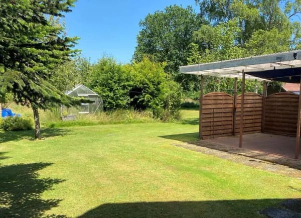 Immobilie in Papenburg - gepflegtes Einfamilienhaus mit PV-Anlage
in Kanallage auf großem Grundstück - Bild 1