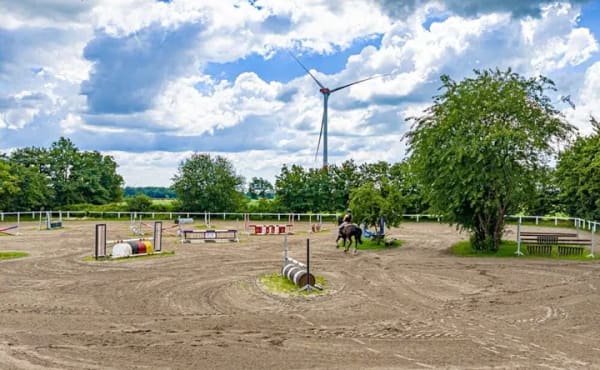 Immobilie in Wanderup - Außergewöhnliche Reitanlage in Alleinlage mit langfristig gesichertem Pachtgrünland - Bild 4