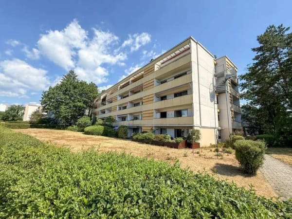 Immobilie in Schwalbach - Renovierte 3-Zimmer-Wohnung mit Balkon in Schwalbach! - Bild 0