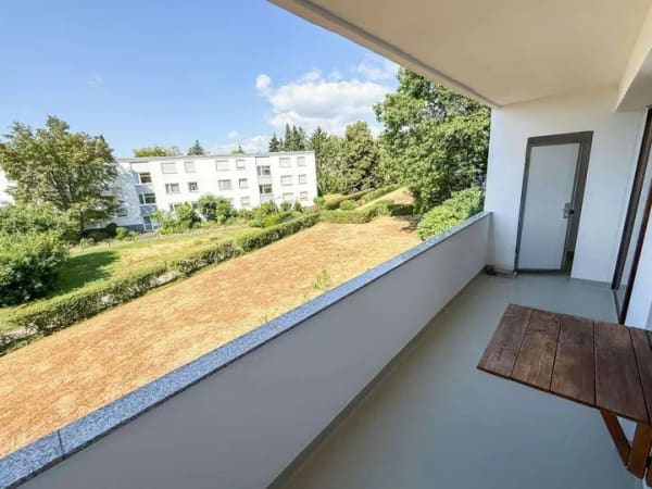 Immobilie in Schwalbach - Renovierte 3-Zimmer-Wohnung mit Balkon in Schwalbach! - Bild 2