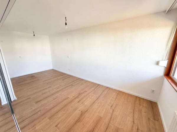 Immobilie in Schwalbach - Renovierte 3-Zimmer-Wohnung mit Balkon in Schwalbach! - Bild 3