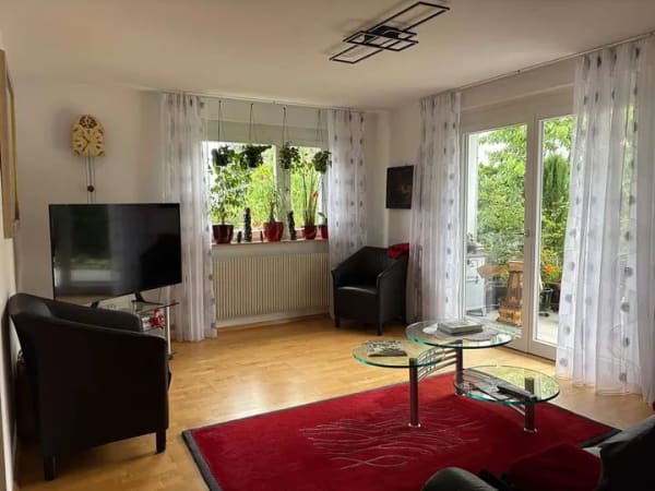 Immobilie in Pleidelsheim - Ihr neues Zuhause in ruhiger Lage: freistehendes 1-2 Familienhaus mit Garten, Garage u. Nebengebäude - Bild 2