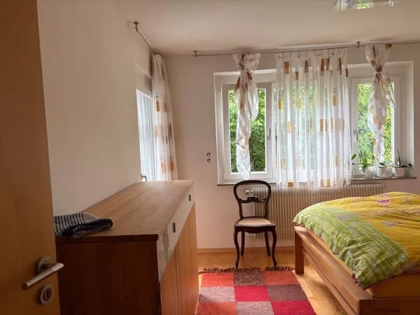 Immobilie in Pleidelsheim - Ihr neues Zuhause in ruhiger Lage: freistehendes 1-2 Familienhaus mit Garten, Garage u. Nebengebäude - Bild 3