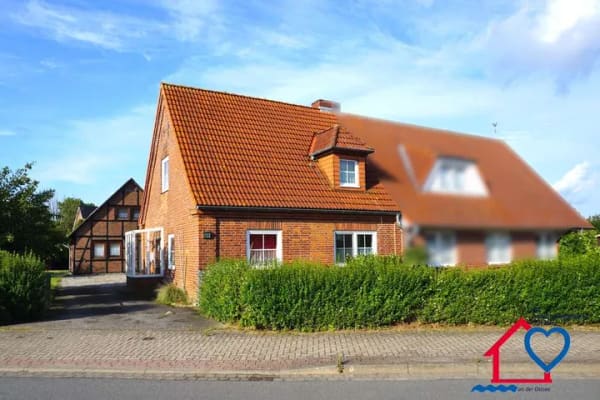 Immobilie in Behrensdorf - Behrensdorf an der Ostsee: Solides Wohnhaus, wohnähnliches Nebengebäude und Bauland - Bild 0