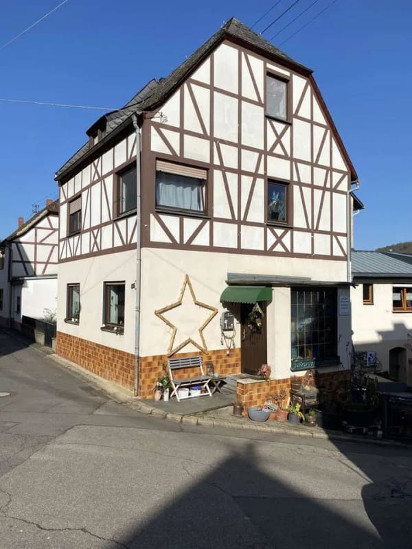Immobilie in Lehmen - Klassisches kleines Einfamilien-Handwerkerhaus mit Anbau in Moselnähe und großem Innenhof - Bild 0