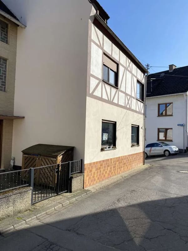 Immobilie in Lehmen - Klassisches kleines Einfamilien-Handwerkerhaus mit Anbau in Moselnähe und großem Innenhof - Bild 2