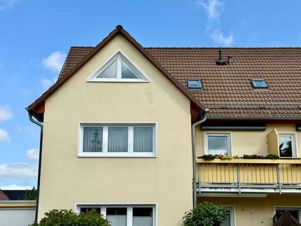 Immobilie in Neubrandenburg - HORN IMMOBILIEN++ Neubrandenburg, schöne 3-Raum Eigentumswohnung mit Carport, Einbauküche und Balkon - Bild 1