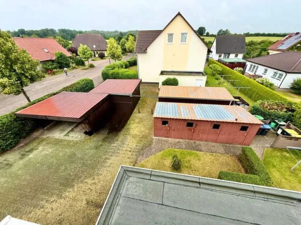 Immobilie in Neubrandenburg - HORN IMMOBILIEN++ Neubrandenburg, schöne 3-Raum Eigentumswohnung mit Carport, Einbauküche und Balkon - Bild 2