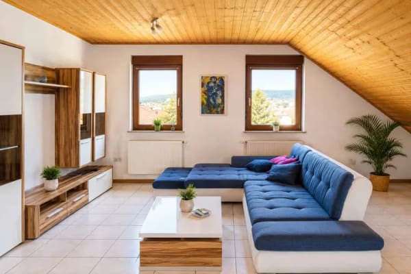 Immobilie in Wörth am Main - Wohnen mit Weitblick – Charmante Dachgeschosswohnung mit Loggia und Blick auf die Weinberge - Bild 1