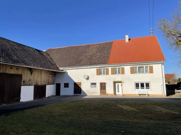 Immobilie in Oberostendorf - Viel Platz für Ihre Ideen: Bauernhaus mit Nebengebäuden auf großem Grundstück - Bild 2