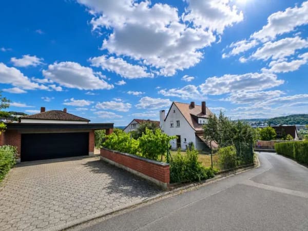 Immobilie in Veitshöchheim - Raum für Familie, Hobby und Zukunft – Einfamilienhaus mit Einliegerwohnung - Bild 0