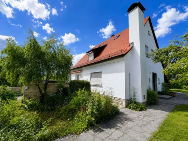 Immobilie in Veitshöchheim - Raum für Familie, Hobby und Zukunft – Einfamilienhaus mit Einliegerwohnung - Bild 1