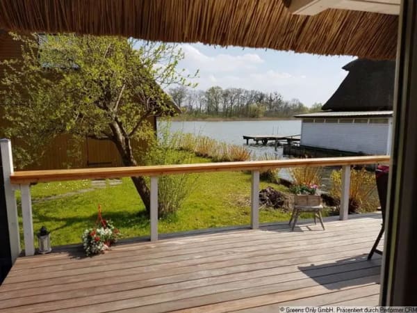 Immobilie in Teterow - DER SOMMERTRAUM IM LAND DER MECKLENBURGISCHEN SEENPLATTE - REETGEDECKTES HAUS AUF 220m² EIGENGRUND - Bild 0
