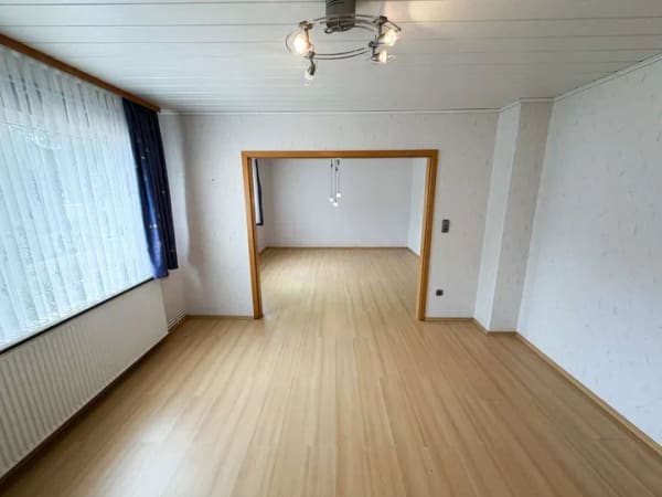 Immobilie in Bokensdorf - Idyllisches Einfamilienhaus am Feldrand in Bokensdorf - Grundstück mit Ausbaupotenzial/Bauland - Bild 3