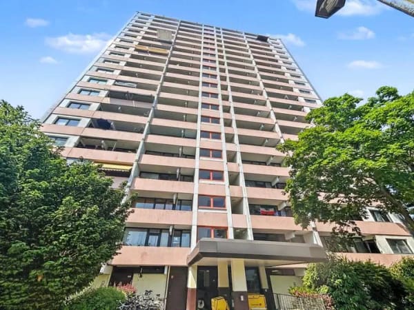 Immobilie in Erftstadt - Gepflegte 2-Zimmer Eigentumswohnung mit Balkon und Weitblick in Erftstadt-Liblar - Bild 0