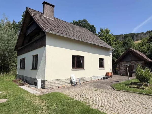 Immobilie in Extertal - Naturidylle in nahezu Alleinlage – Wohnhaus mit traumhaftem Weitblick in Extertal-Bremke - Bild 1