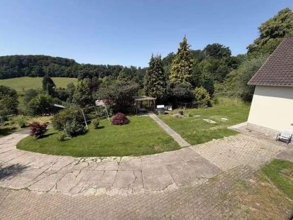 Immobilie in Extertal - Naturidylle in nahezu Alleinlage – Wohnhaus mit traumhaftem Weitblick in Extertal-Bremke - Bild 2