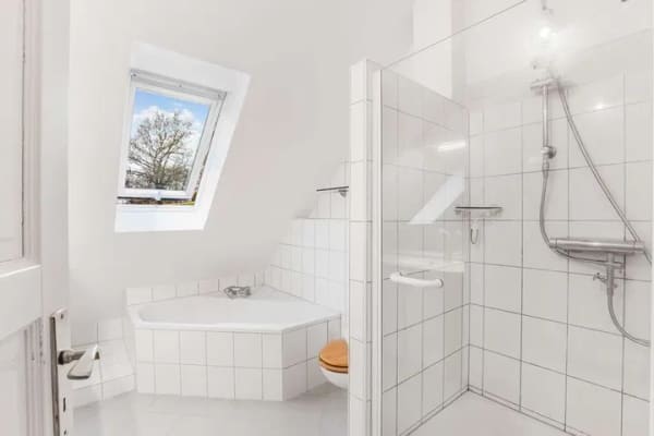 Immobilie in Osterby - Großzügige Dachgeschosswohnung in historischen Wohnhaus - Bild 2