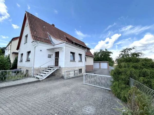 Immobilie in Duingen - Großzügiges Zweifamilienhaus mit weitläufigem Grundstück und Doppelgarage in Duingen - Bild 0