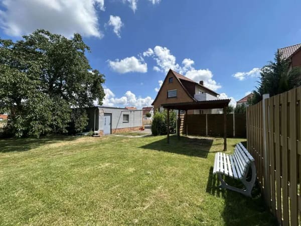 Immobilie in Duingen - Großzügiges Zweifamilienhaus mit weitläufigem Grundstück und Doppelgarage in Duingen - Bild 1