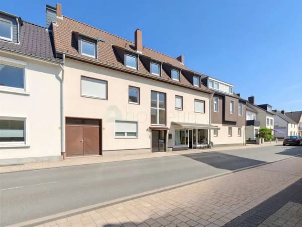 Immobilie in Monheim am Rhein - Voll vermietetes Mehrfamilienhaus mit 6 Einheiten und genehmigter Ausbaureserve in Monheim am Rhein - Bild 0