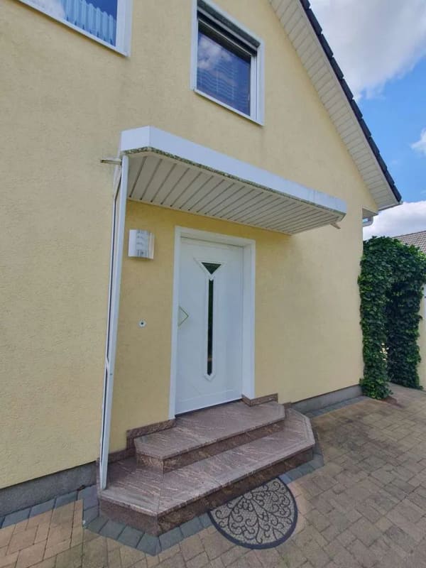 Immobilie in Bad Düben - Einziehen und wohlfühlen – Bezugsfertiges Einfamilienhaus mit Terrasse, Balkon und Naturteich! - Bild 1
